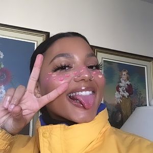 Meet your Posher, Cleo